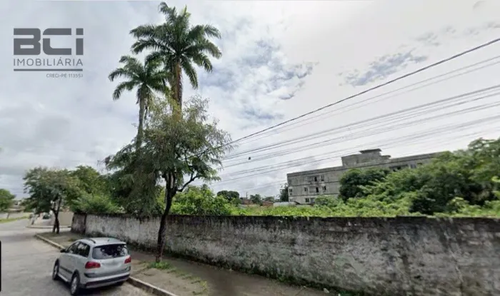 Terreno para venda, próximo à UFPE e à 400 metros da Avenida Caxangá.