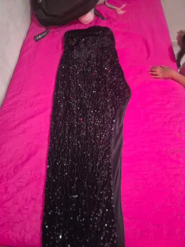 Vestido tubo coxa dividida lantejoula