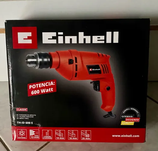 Furadeira semi nova usada umas 5x motivo da venda vou me muda !
