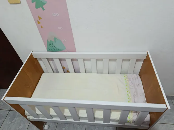 Mini Berço em Madeira e Branco + Colchão