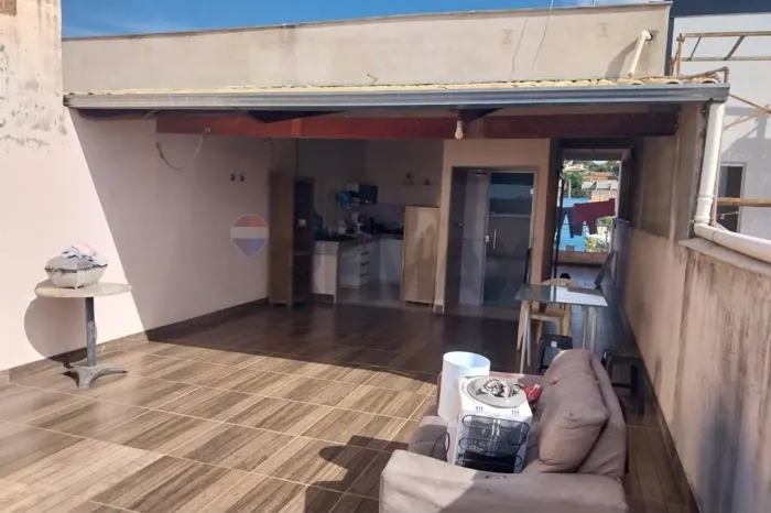 Casa Ampla no Centro de Jequitibá com Potencial Residencial e Comercial