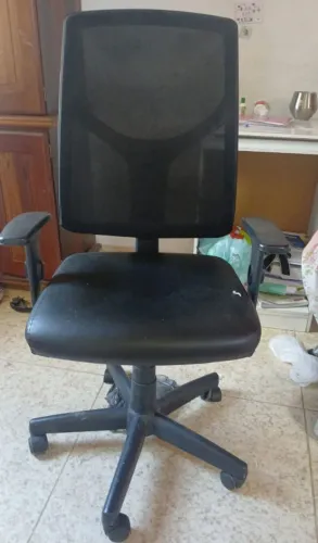 Vendo 2 cadeiras de rodinhas