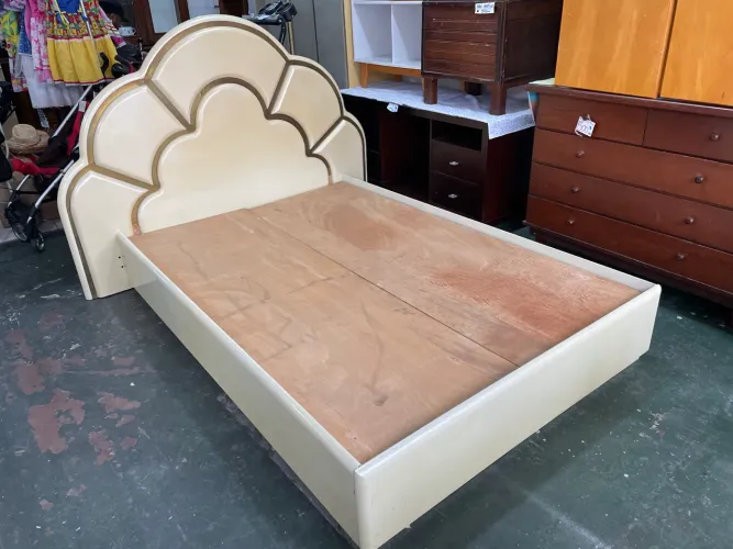 Cama de Viúvo/Casal Perolada Vintage