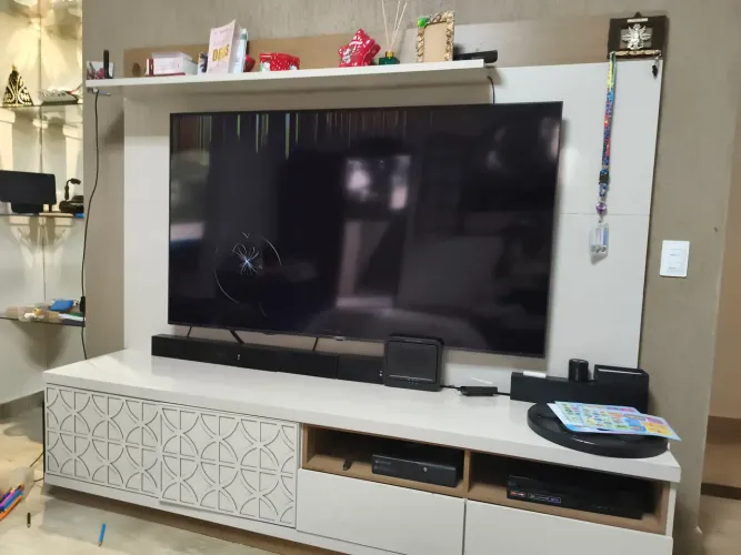 Tv LG 70 polegadas 4k tela quebrada