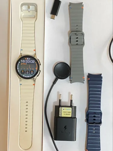 Samsung Galaxy Watch7 40mm BT Creme - Na Caixa + 2 Pulseiras Extras (Semi-novo)