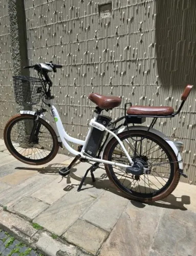 Bicicleta elétrica leve