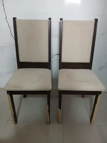 Vendo 2 cadeiras madesa em mdf madesa usada