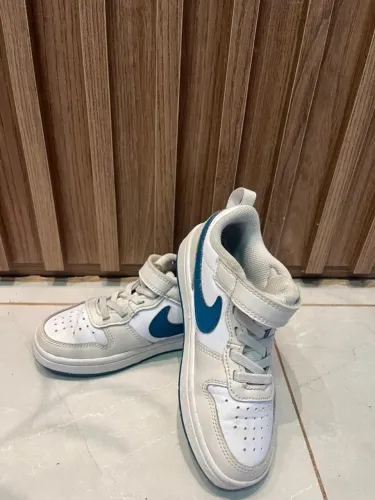 Tênis Nike original. tamanho 28,5. Semi novo. Menino Branco e verde 