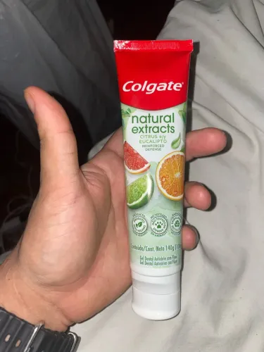 Creme Dental Colgate Natural Extracts Citrus e Eucalipto 140g