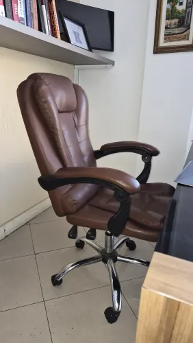 Cadeira Presidente para Escritório Marron ou Preta . Desconto para quem levar as duas.