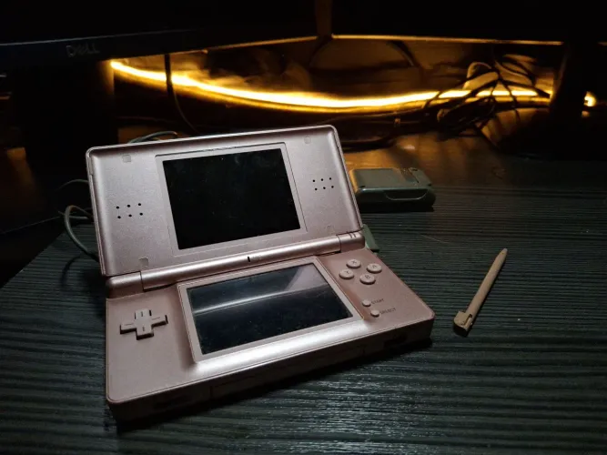 Nintendo DS Lite rosa (não liga)
