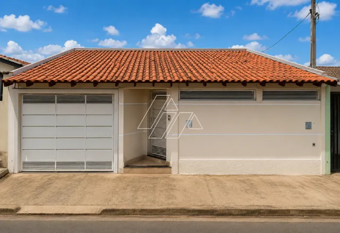 Casa Espaçosa de 3 Dormitórios (1 Suíte) com Área Gourmet no Jardim Olmira Pereira de Carv