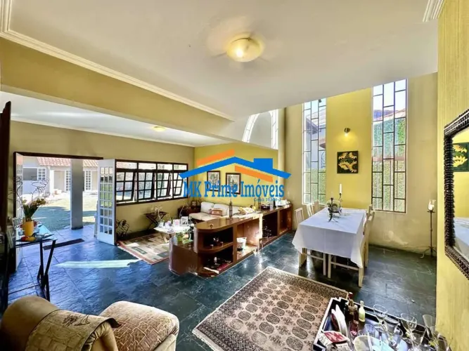 Casa em Condomínio - 3 Quartos sendo 1 Suíte - Edícula 50 m²