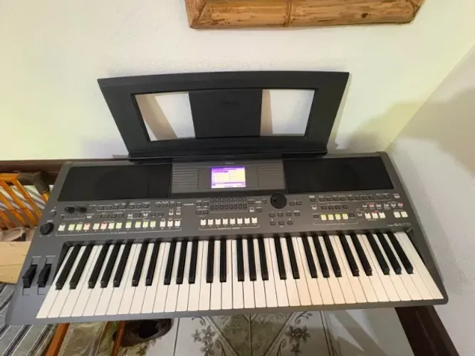 Teclado Yamaha PSR S670
