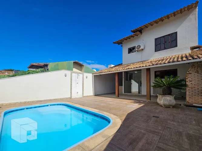 Casa 03 qts, quintal amplo com piscina e churrasqueira - Jardim Guanabara