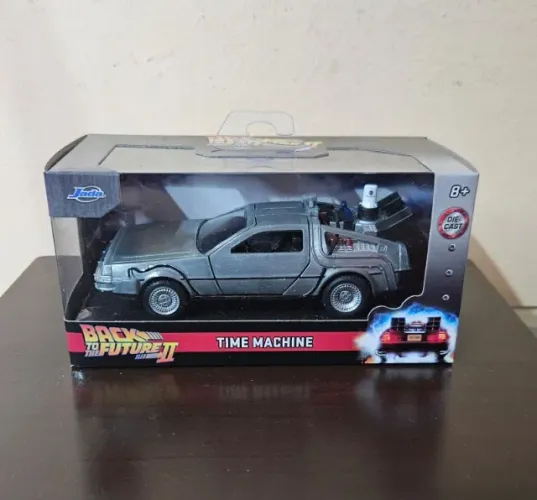 Miniatura Delorean De Volta Para o Futuro 2 - Jada Toys 1/32