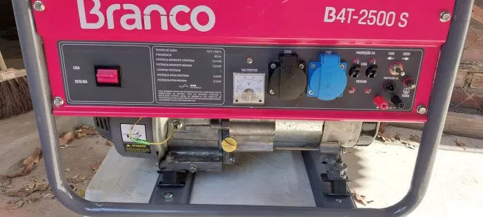 Gerador elétrico gasolina 220vts, Branco B4T 2500 S.