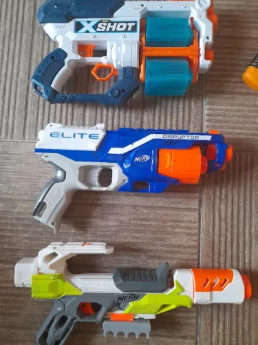 Lançadores de dardos Nerf e outras