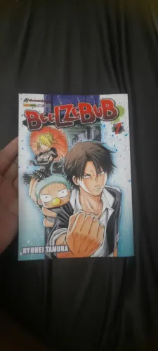 Vendendo manga de BeeLZebub