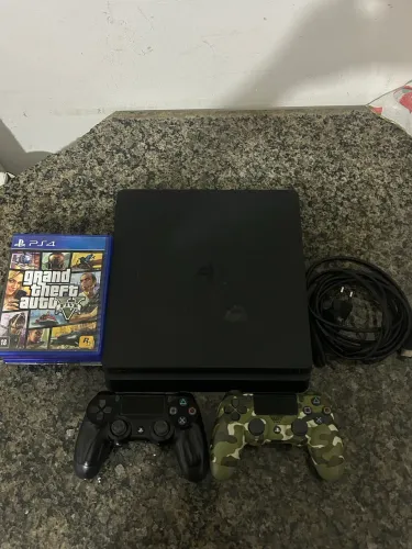 PS4 Slim 1TB com 2 controles e 3 jogos