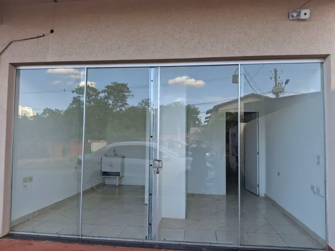 Alugo sala comercial pode ser para pet.