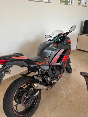 Moto Ninja Kawasaki 300 2013/2014 abaixo da FIP