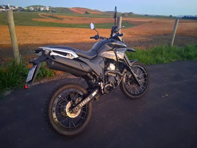 XTZ LANDER 250 - PRETA