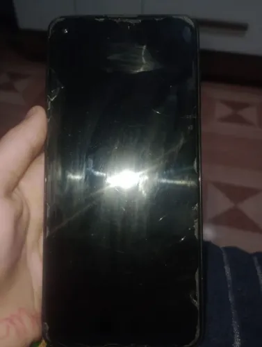 MOTOROLA G8 SEMI NOVO. SO COM ALGUNS TRINCADINHOS NA TELA PEQUENOS.