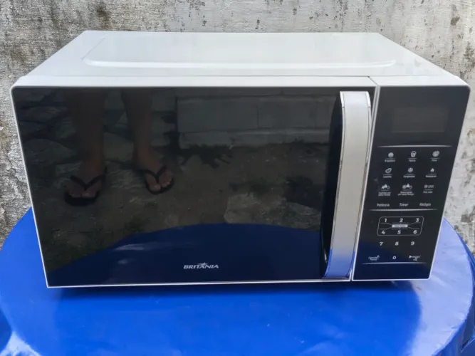 Micro ondas Britania BMO23 Limpa Facil 1100W Novo <br><br>20L