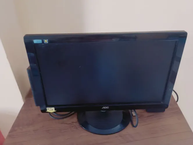 Monitor AOC 18 pole. Por 180