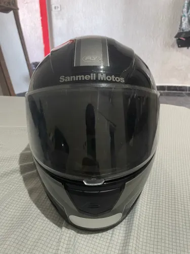 Capacete Fly seminovo