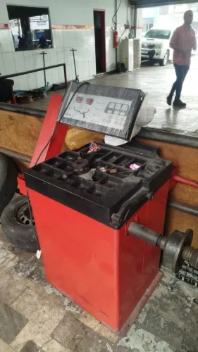 Balanceadora de rodas motorizada
