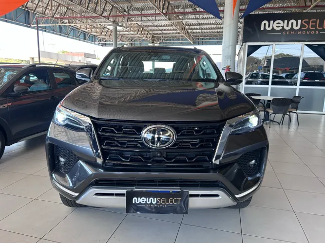 Toyota Hilux SW4 SRX 4X4 2.8 TDI 16V Dies. Aut. 2023