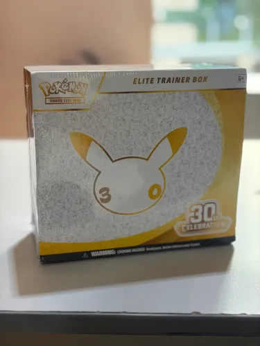 Pokémon TCG: 30th Elite Trainer Box - Inglês