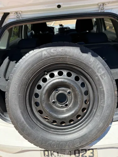 Pneu Goodyear Assurance 185/70 R14 com roda - excelente estado (estepe)