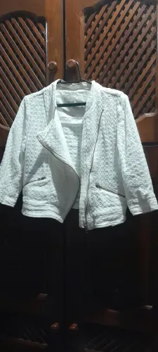 Vendo essa linda jaqueta. 