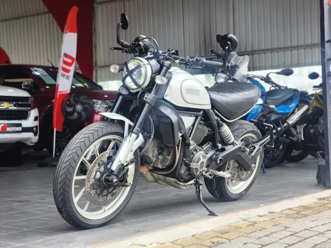 Vendo essa linda moto