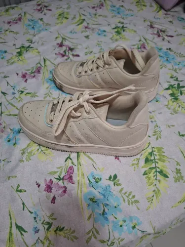 Tênis feminino tamanho 35
