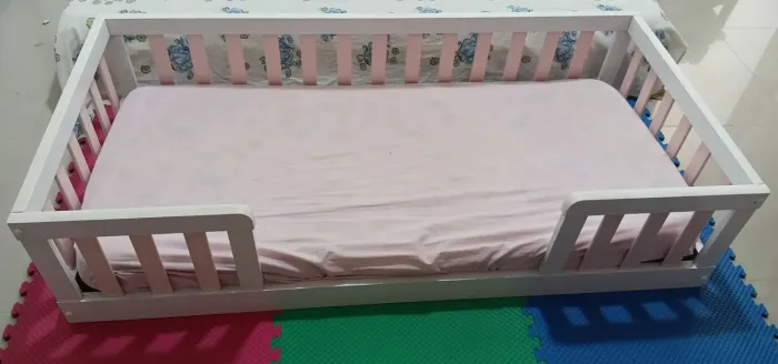 cama montessoriana infantil