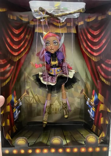 Ever After High Cedar SDCC