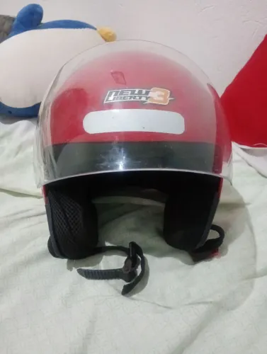 Capacete única dona, tamanho 56. Em ótimo estado 