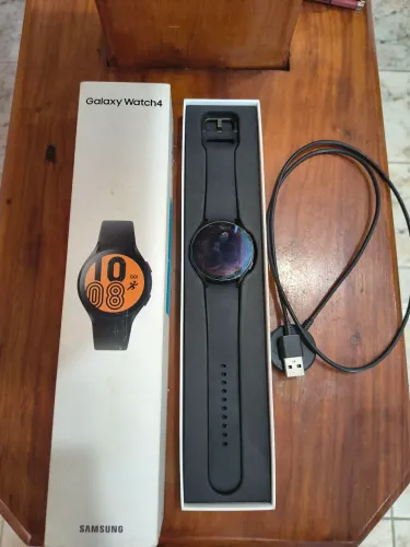 Vendo Smartwatch Galaxy Watch 4 com caixa e carregador