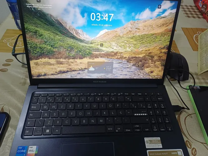 Notebook Asus vivo Book i5 8gb 512. Novo
