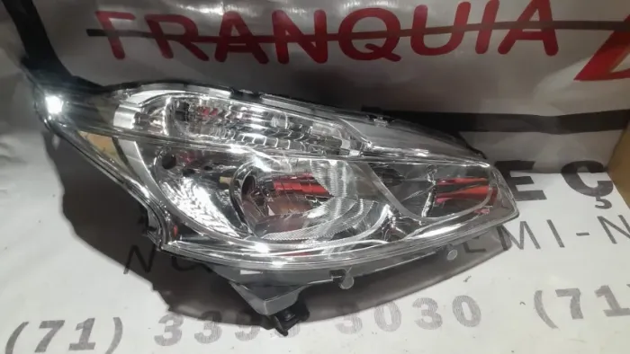 Farol dianteiro direito Peugeot 208 12/15
