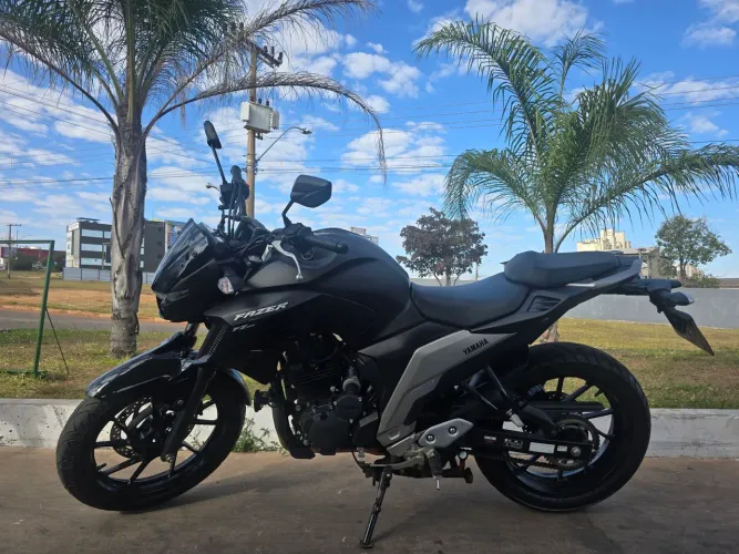 Fz 25 Novinha Baixa km - Doc em dia