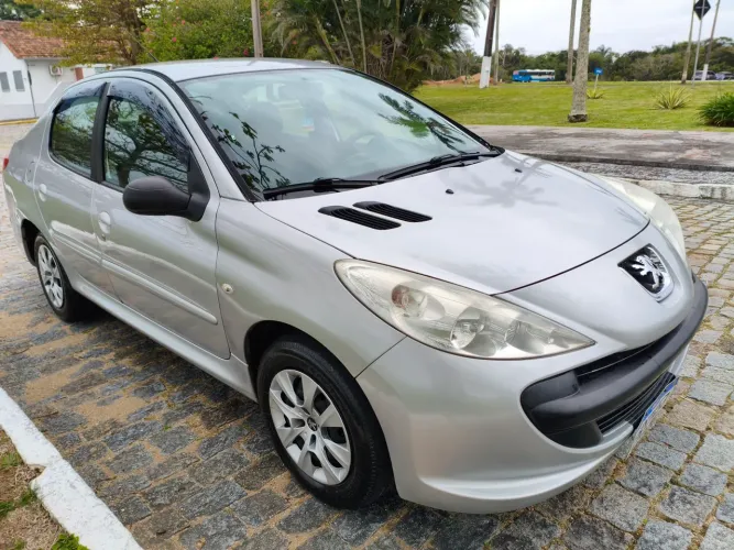 Peugeot 207 Sedan Passion XR 1.4 Flex 8V 4P 2010