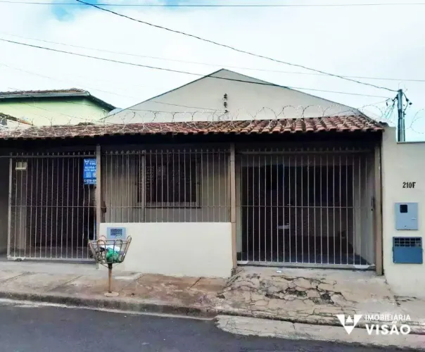CASA PARA ALUGAR COM 03 QUARTOS, 02 VAGAS NO BAIRRO BOA VISTA - UBERABA/MG