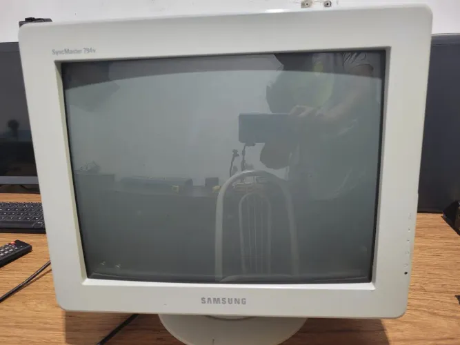 MONITOR CRT TUBO SAMSUNG 17"