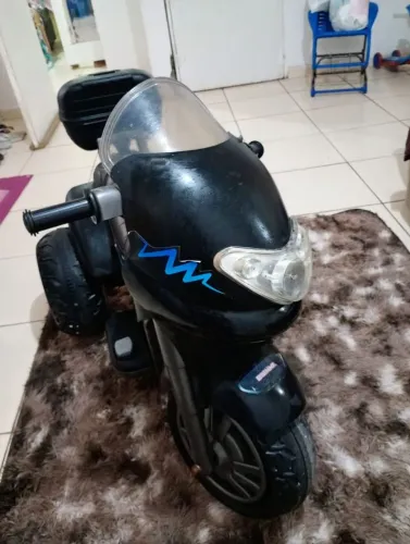 MOTO ELÉTRICA, CARREGÁVEL 12 V, SEMI NOVA