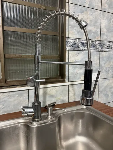 pia com torneira gourmet